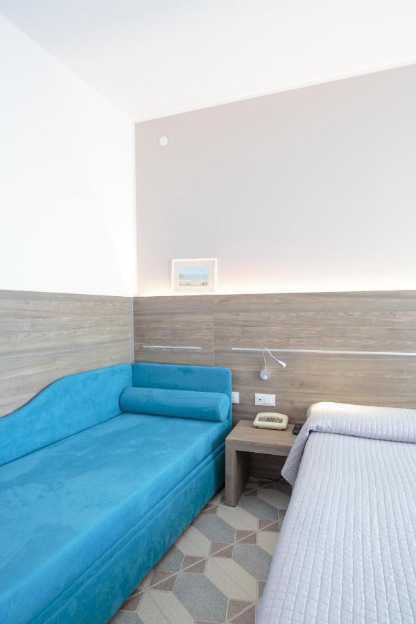 Hotel Capri 3 Stelle Superior ลิโดดิเยโซโล ภายนอก รูปภาพ
