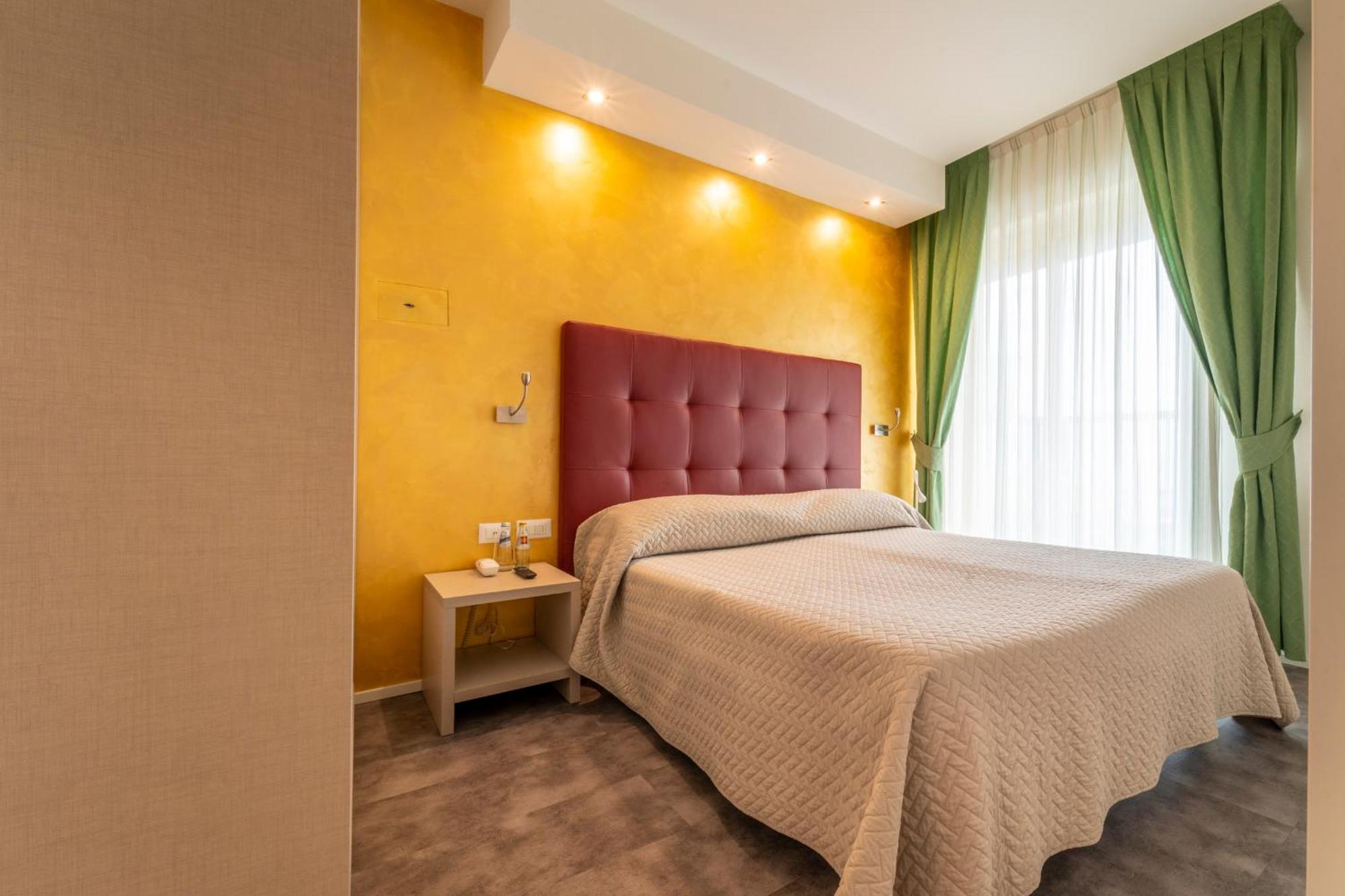 Hotel Capri 3 Stelle Superior ลิโดดิเยโซโล ภายนอก รูปภาพ