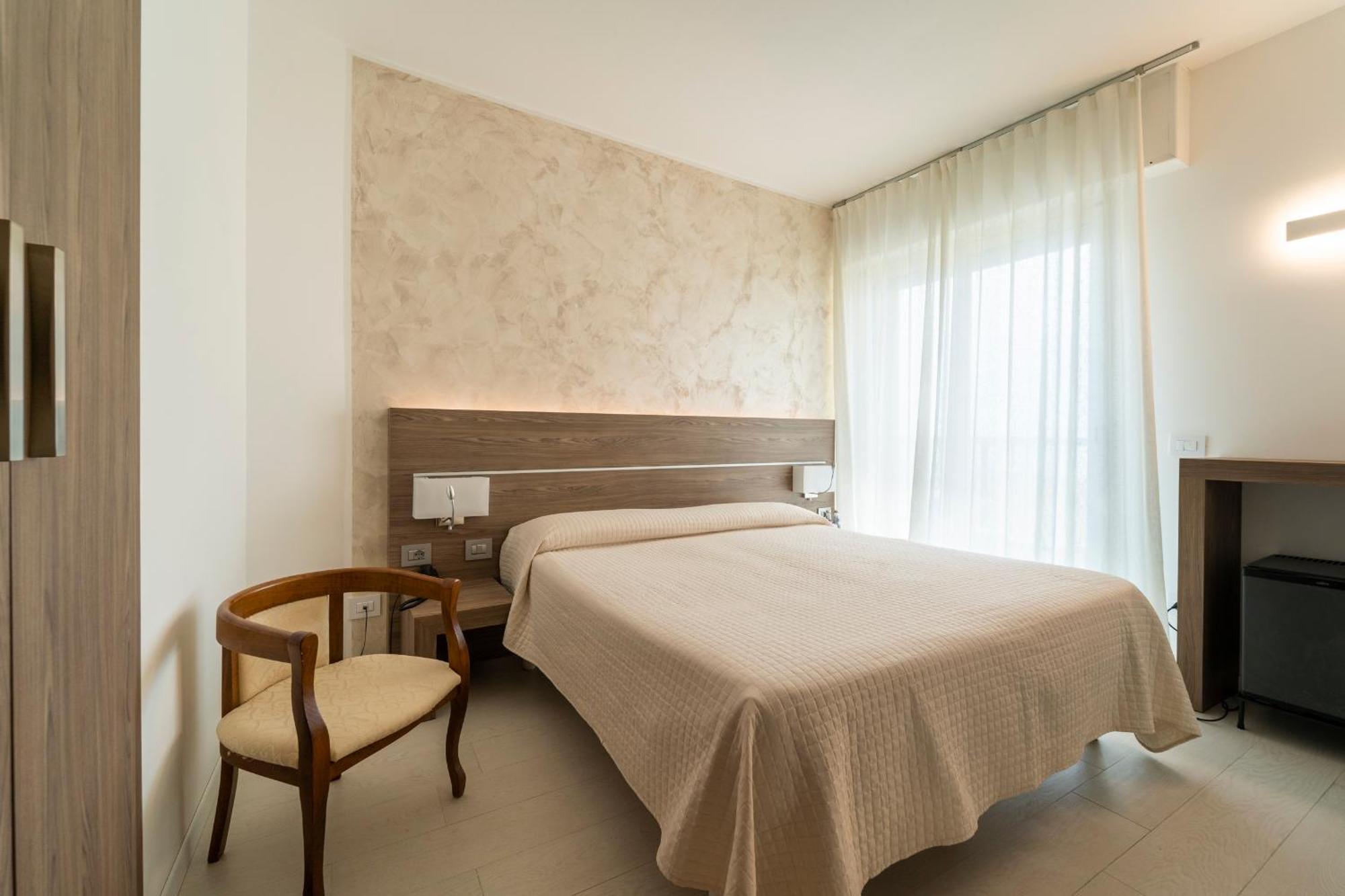Hotel Capri 3 Stelle Superior ลิโดดิเยโซโล ภายนอก รูปภาพ
